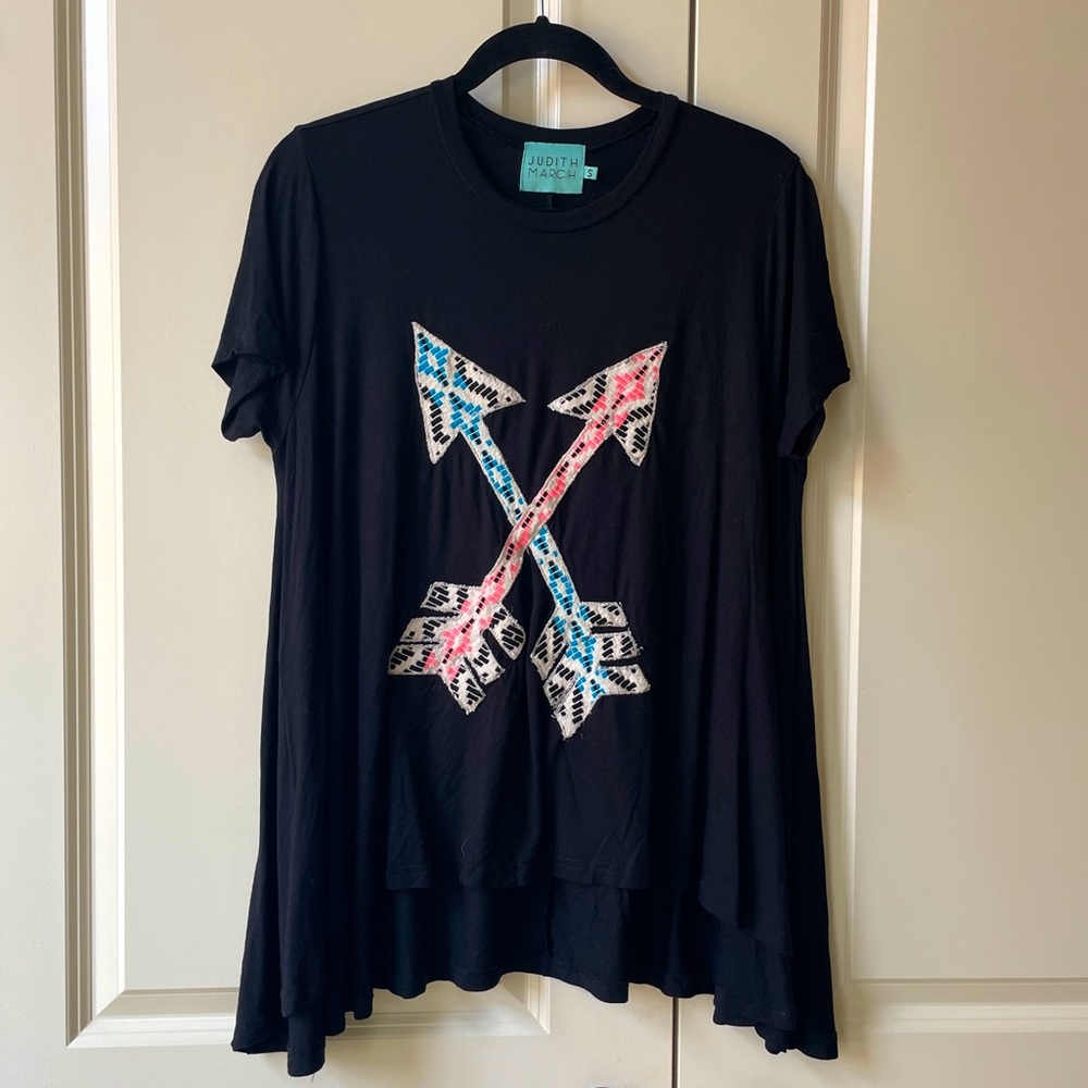 EUC Judith March Arrows Applique Oversized look Tee